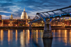 St, Pauls Cathedral mit Millennium Bridge