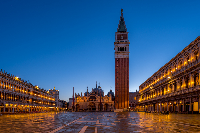 Markusplatz in Venedig am Morgen