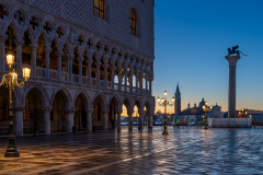 Markusplatz in Venedig am Morgen