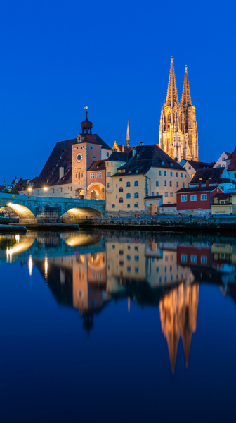 Regensburg in der blauen Stunde