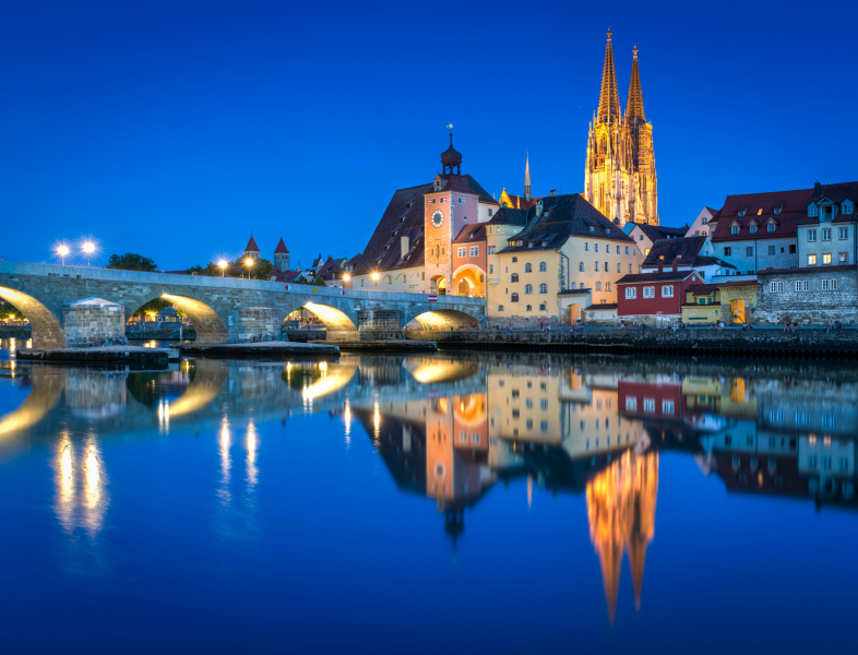 Regensburg in der blauen Stunde