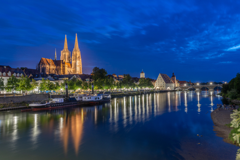 Regensburg in der blauen Stunde