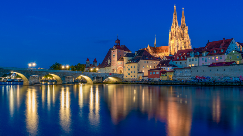 Regensburg in der blauen Stunde