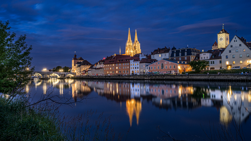 Regensburg in der blauen Stunde