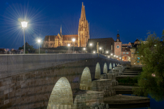 Steinerne Brücke mit dem Dom St. Peter